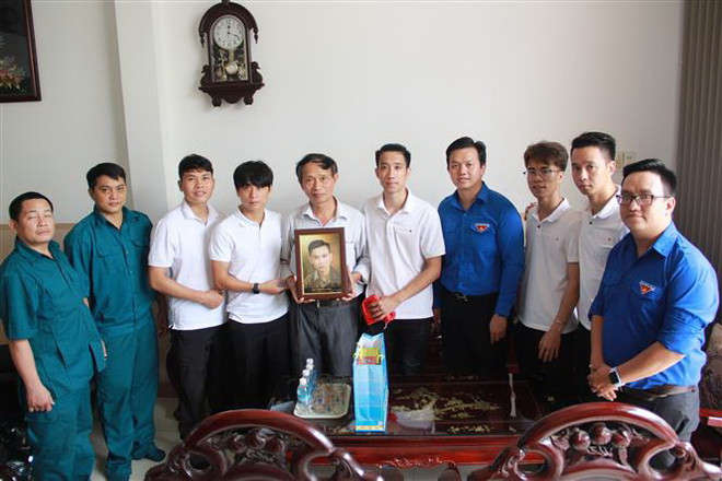 Phục dựng miễn phí ảnh liệt sỹ: Tấm lòng của những người trẻ ảnh 1