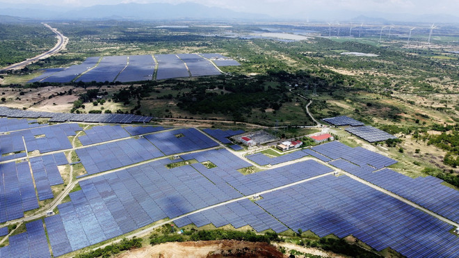 Một dự án điện mặt trời tại huyện Thuận Nam, tỉnh Ninh Thuận. (Ảnh: Huy Hùng/TTXVN) ttxvn_dien mat troi ninh thuan.jpg