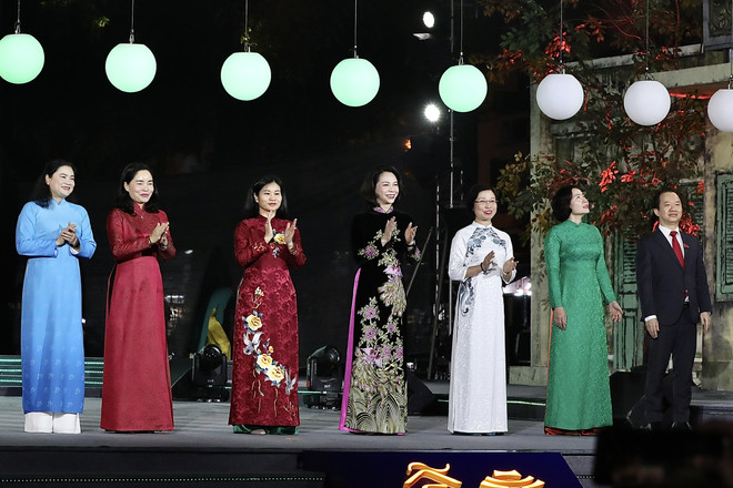 Khai mạc Lễ hội Áo dài Du lịch: Ấn tượng những sắc màu truyền thống ảnh 2