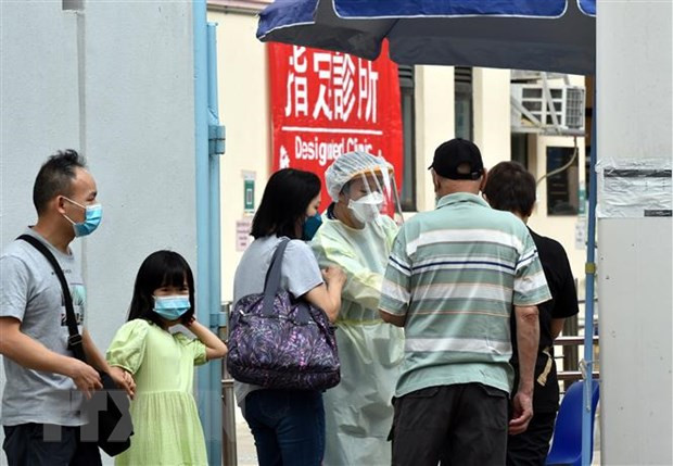Hong Kong nới lỏng giãn cách, hủy bỏ 'thẻ thông hành vaccine' ảnh 1