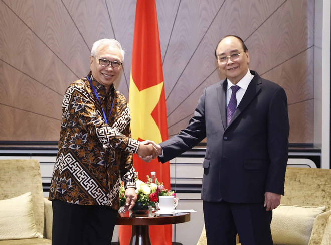 Chủ tịch nước Nguyễn Xuân Phúc tiếp Chủ tịch Hội Hữu nghị Indonesia-Việt Nam Budiarsa Sastrawinata. (Ảnh: Thống Nhất/TTXVN) Chủ tịch nước: Thiết lập thêm quan hệ kết nghĩa Indonesia-Việt Nam ảnh 1