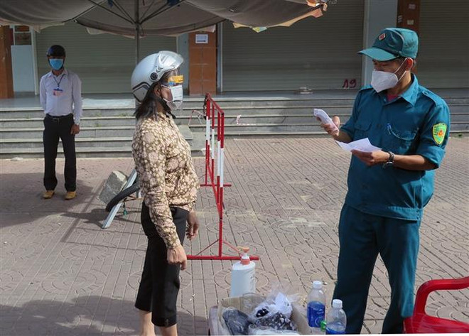 Phú Yên: Người dân đi chợ bằng phiếu để phòng, chống dịch COVID-19 ảnh 1