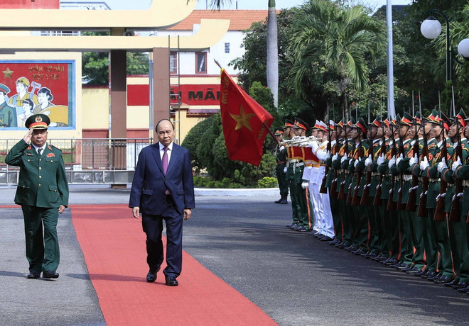 Thủ tướng kiểm tra công tác ứng trực sẵn sàng chiến đấu tại Quân khu 5 ảnh 1