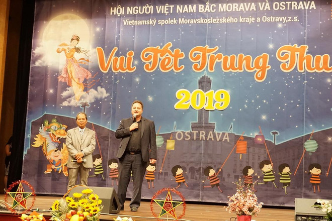 Thủ tướng Séc gửi thư chúc mừng thiếu nhi người Việt dịp Trung Thu ảnh 2