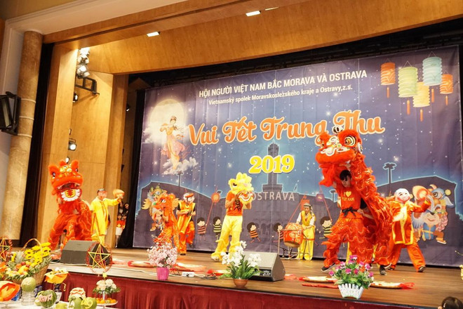 Thủ tướng Séc gửi thư chúc mừng thiếu nhi người Việt dịp Trung Thu ảnh 3