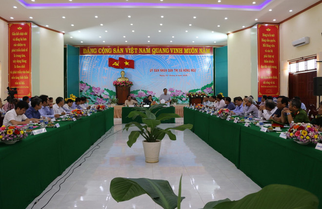 Phó Thủ tướng kiểm tra việc phòng chống lũ ở Đồng bằng sông Cửu Long ảnh 2