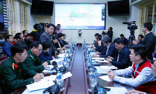 Hướng dẫn gần 4.000 tàu thuyền tránh vùng nguy hiểm của bão số 9 ảnh 1