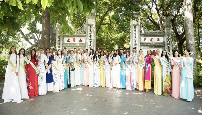 Thí sinh Miss Grand International 2023 mặc áo dài tham quan Hà Nội ảnh 4