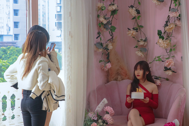 Những điểm 'check-in' đẹp lung linh trong lòng Thủ đô dịp Giáng sinh ảnh 4