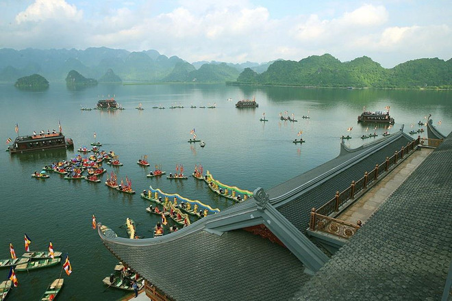 Không gian văn hóa nghệ thuật trên hồ Tam Chúc chào mừng thành công Đại lễ Vesak 2019. (Ảnh: Dương Giang/TTXVN) Vesak 2019: Minh chứng về đất nước Việt Nam hòa bình, thân thiện ảnh 2