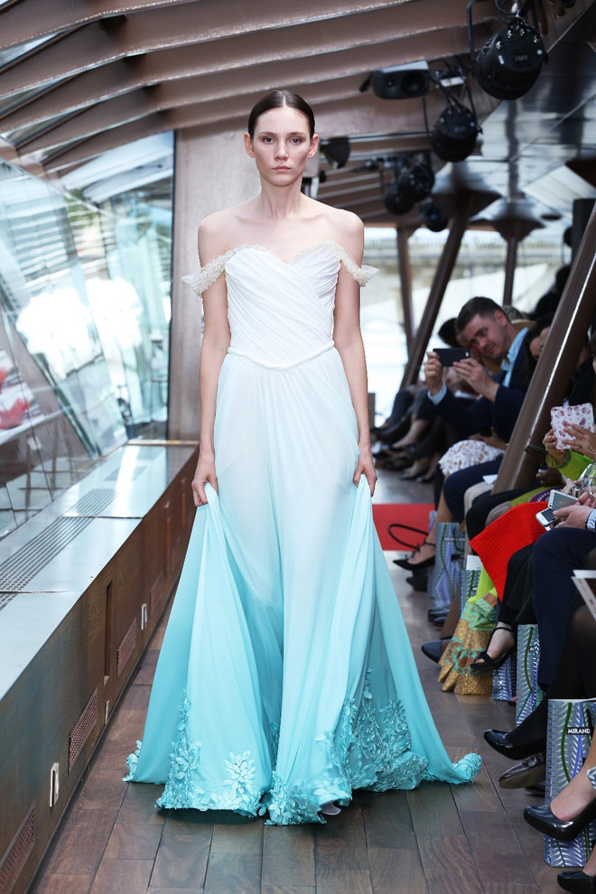 [Photo] Mãn nhãn với show diễn thời trang cao cấp trên sông Seine ảnh 20