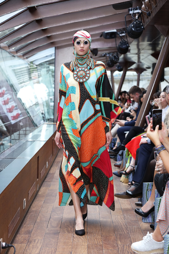 [Photo] Mãn nhãn với show diễn thời trang cao cấp trên sông Seine ảnh 28