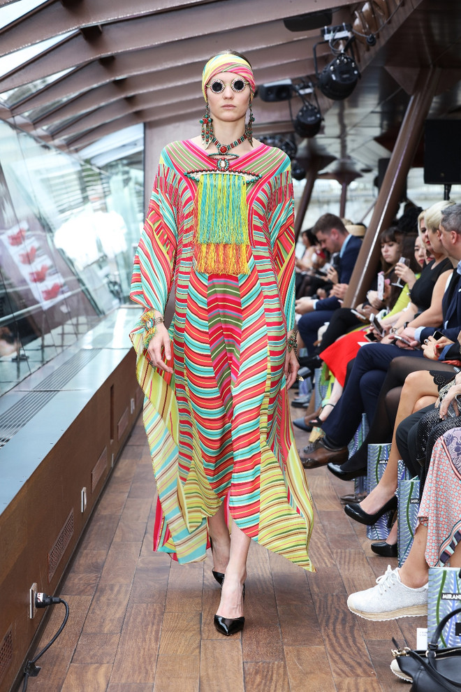 [Photo] Mãn nhãn với show diễn thời trang cao cấp trên sông Seine ảnh 26