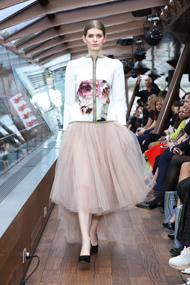 [Photo] Mãn nhãn với show diễn thời trang cao cấp trên sông Seine ảnh 36