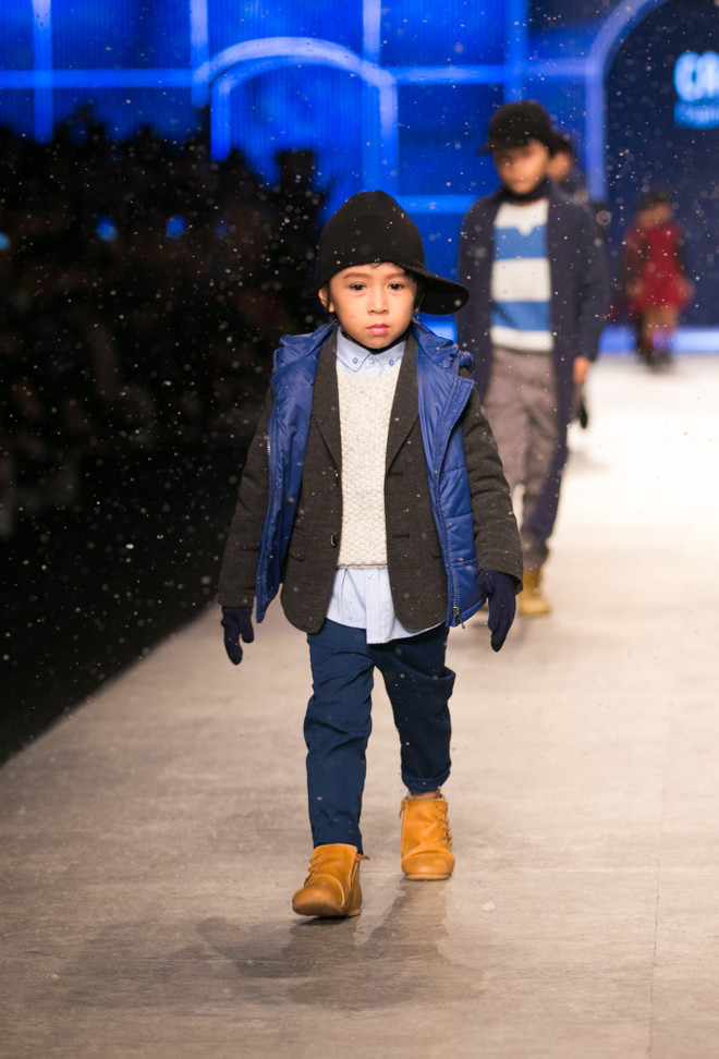 Dàn mẫu nhí “đội” cả mùa Đông tuyết trắng lên sàn diễn thời trang ảnh 3