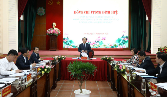 Bí thư Thành ủy Hà Nội Vương Đình Huệ phát biểu. (Ảnh: Văn Điệp/TTXVN) Đề xuất nghiên cứu thành lập thành phố Sơn Tây trực thuộc Hà Nội ảnh 1