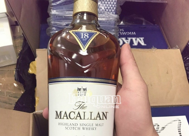 Phối hợp điều tra vụ vận chuyển rượu ngoại trên chuyến bay giải cứu ảnh 1