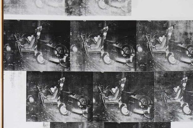 Bức tranh Thảm họa trắng.(Nguồn: CNN) Bức "Thảm họa trắng" của danh họa Warhol được bán với giá 85 triệu đô ảnh 1