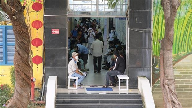44 học sinh được đưa vào viện cấp cứu tại khoa nhi và khoa tổng hợp thần kinh, Bệnh viện Đa khoa tỉnh Khánh Hòa. (Ảnh: Đặng Tuấn/TTXVN) Nguyên nhân ban đầu gây ra vụ ngộ độc ở trường iSchool Nha Trang ảnh 1
