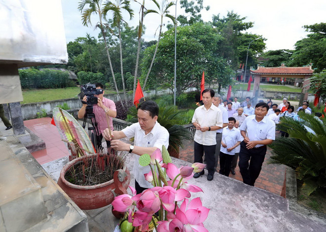 Lễ gắn biển tên đường nhà báo, liệt sỹ Trần Kim Xuyến tại Hà Tĩnh ảnh 3