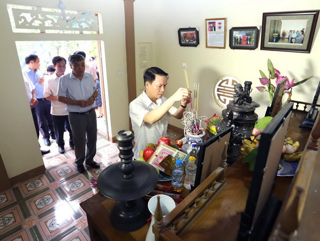 Lễ gắn biển tên đường nhà báo, liệt sỹ Trần Kim Xuyến tại Hà Tĩnh ảnh 1