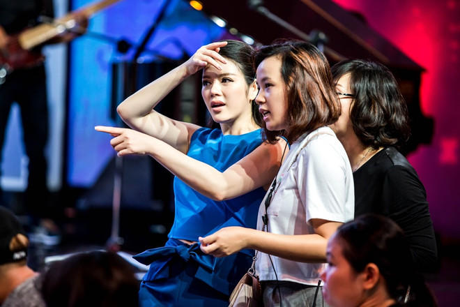 Lý Nhã Kỳ trổ tài ứng biến gây bất ngờ trong "Bí mật đêm Chủ nhật" ảnh 4