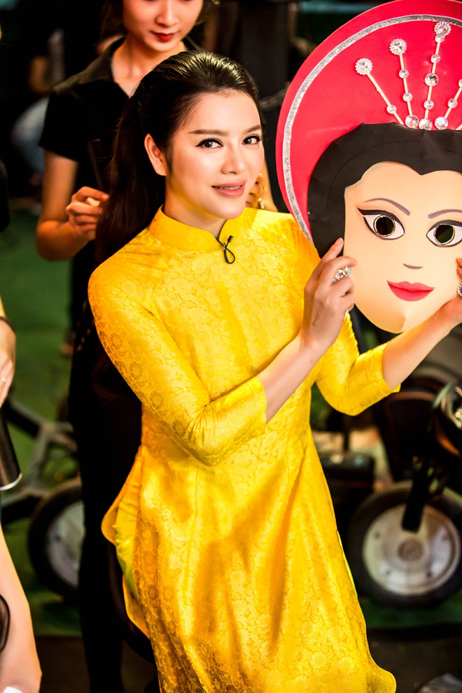 Lý Nhã Kỳ trổ tài ứng biến gây bất ngờ trong "Bí mật đêm Chủ nhật" ảnh 10