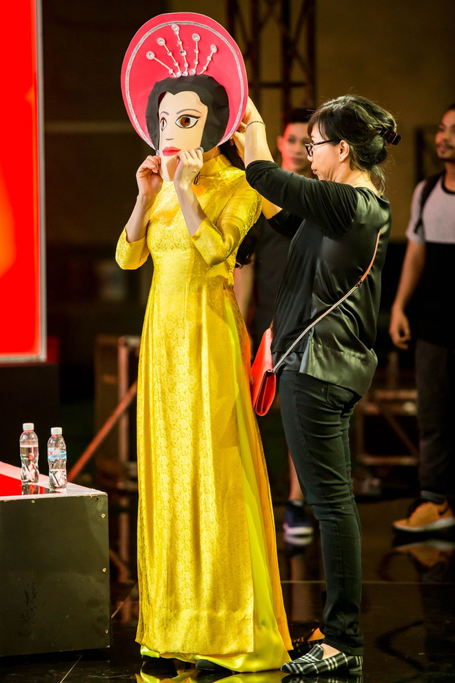 Lý Nhã Kỳ trổ tài ứng biến gây bất ngờ trong "Bí mật đêm Chủ nhật" ảnh 11