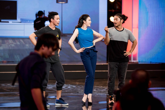 Lý Nhã Kỳ trổ tài ứng biến gây bất ngờ trong "Bí mật đêm Chủ nhật" ảnh 2