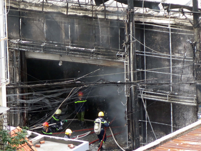 Cháy lớn tại Thành phố Hồ Chí Minh thiêu rụi nhiều siêu xe ảnh 1