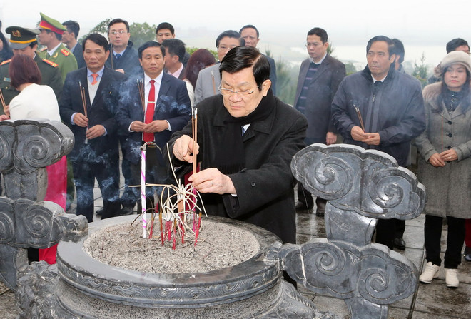 Chủ tịch nước dâng hương tưởng nhớ các bậc lãnh đạo tiền bối ảnh 1