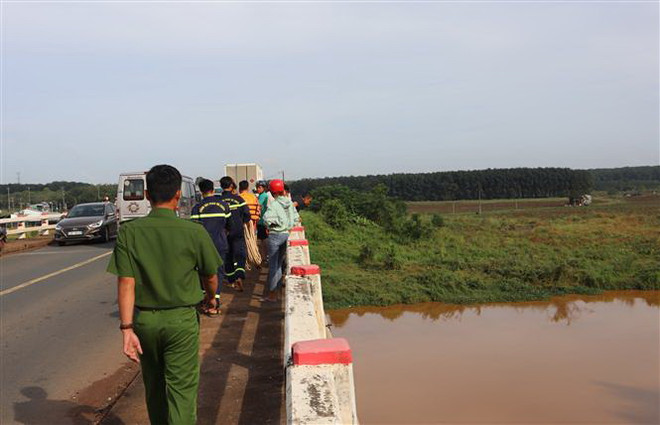 Bình Phước: Thấy thi thể người phụ nữ nghi nhảy cầu xuống sông Bé ảnh 1