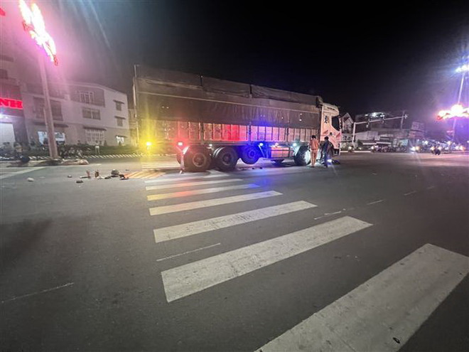 Bình Dương: Tai nạn nghiêm trọng, 4 người trong một nhà thương vong ảnh 1