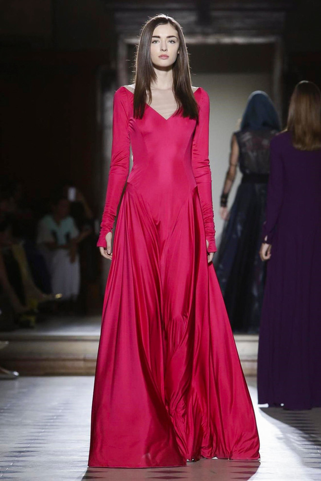 Kha Mỹ Vân tự tin mở màn show diễn của nhà thiết kế Julien Fournie ảnh 15