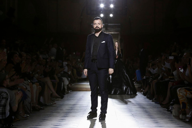 Kha Mỹ Vân tự tin mở màn show diễn của nhà thiết kế Julien Fournie ảnh 2