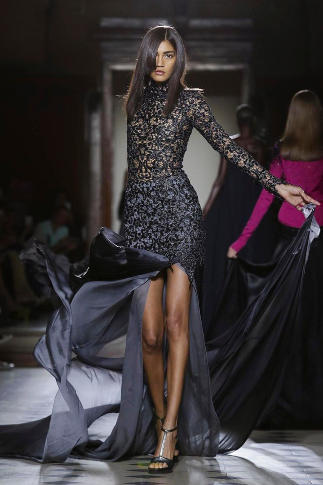 Kha Mỹ Vân tự tin mở màn show diễn của nhà thiết kế Julien Fournie ảnh 23