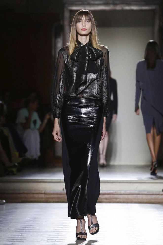 Kha Mỹ Vân tự tin mở màn show diễn của nhà thiết kế Julien Fournie ảnh 12