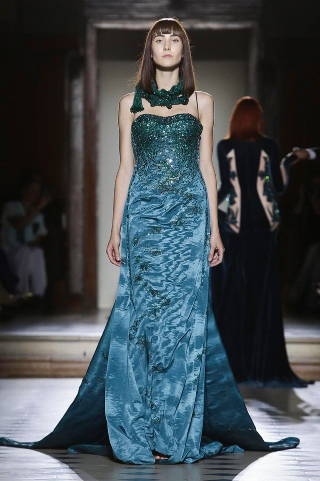 Kha Mỹ Vân tự tin mở màn show diễn của nhà thiết kế Julien Fournie ảnh 25