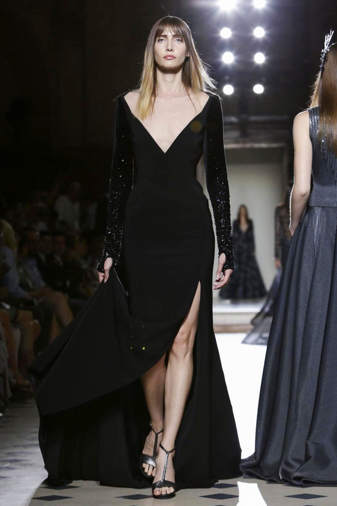 Kha Mỹ Vân tự tin mở màn show diễn của nhà thiết kế Julien Fournie ảnh 4