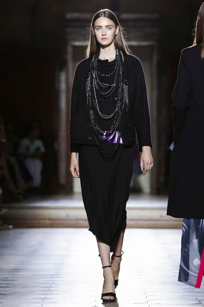 Kha Mỹ Vân tự tin mở màn show diễn của nhà thiết kế Julien Fournie ảnh 8