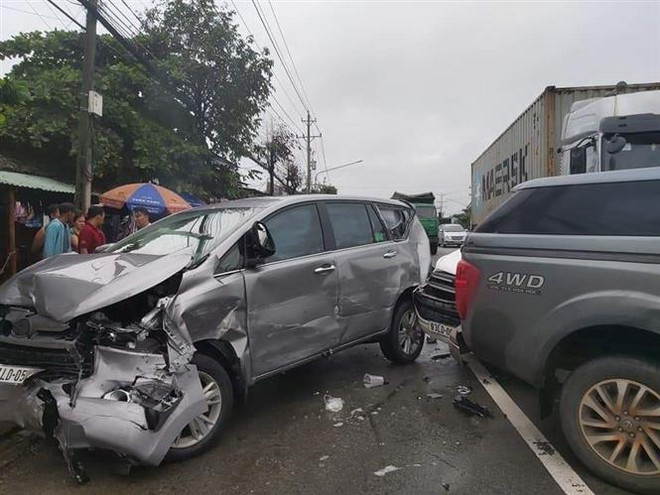 Tai nạn liên hoàn trên Quốc lộ 13, nhiều phương tiện bị hư hỏng ảnh 1