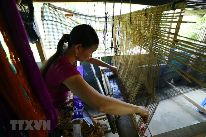 Điện Biên: Độc đáo nghề dệt thổ cẩm ở xã biên giới Pa Thơm ảnh 2