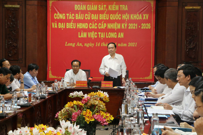 Phó Chủ tịch QH Trần Thanh Mẫn kiểm tra việc chuẩn bị bầu cử ở Long An ảnh 1