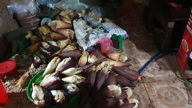 Phát hiện gần 2 tấn thực phẩm ngâm chất tẩy trắng và hàn the ảnh 1