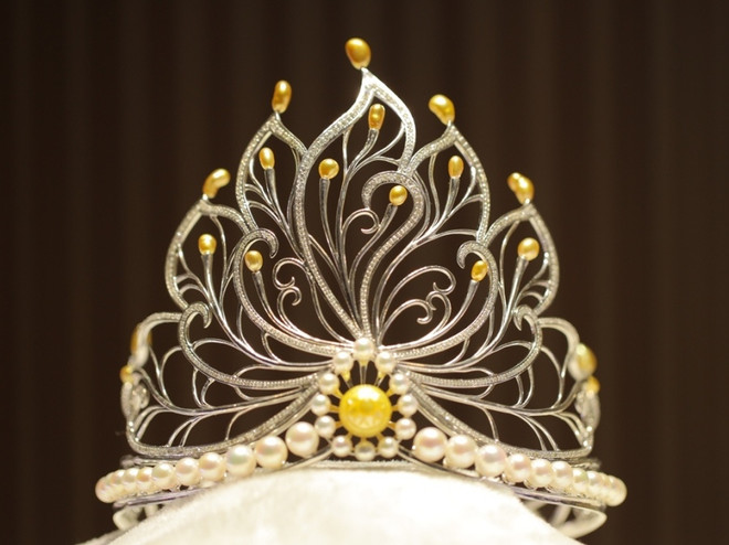 Phiên bản vương miện Hoa hậu Việt Nam 2014 có giá 2,5 tỷ đồng ảnh 1