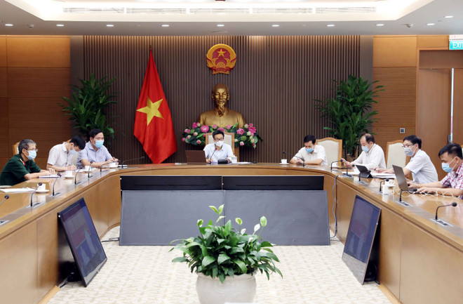 Phó Thủ tướng Chính phủ Vũ Đức Đam chủ trì cuộc họp trực tuyến với lãnh đạo tỉnh Bình Dương về việc triển khai các biện pháp cấp bách để khống chế dịch bệnh. (Ảnh: Phạm Kiên/TTXVN) Phó Thủ tướng: Bình Dương khoanh gọn, không để dịch COVID-19 lan rộng ảnh 2