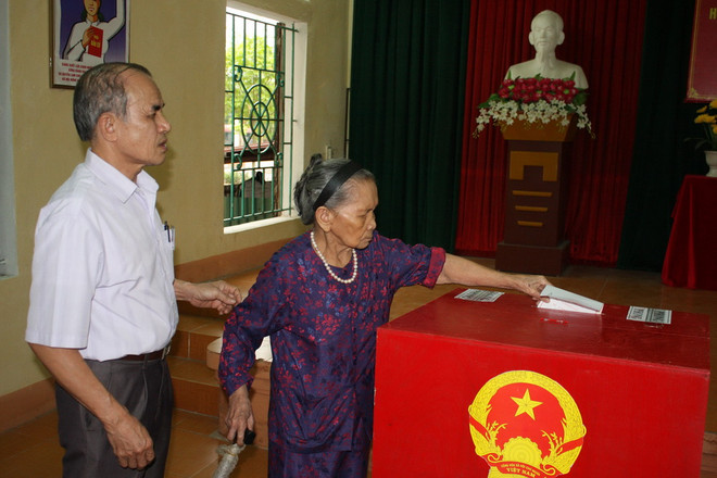 Cử tri cả nước gửi trọn niềm tin và hy vọng trên từng lá phiếu ảnh 1