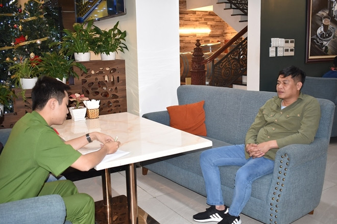 Bắt quả tang một phóng viên có hành vi 'cưỡng đoạt tài sản' ảnh 1