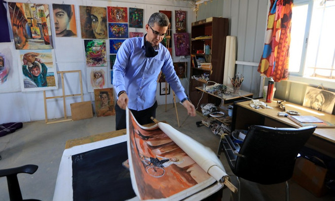 Họa sỹ người Syria vẽ tranh thắp lên niềm hy vọng ảnh 1