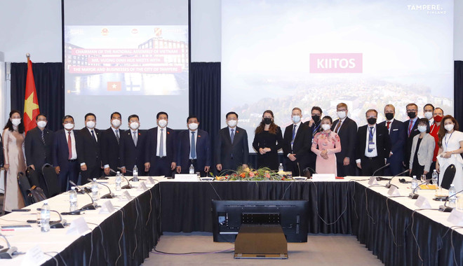 Chủ tịch Quốc hội Vương Đình Huệ tiếp Thị trưởng thành phố Tampere ảnh 1